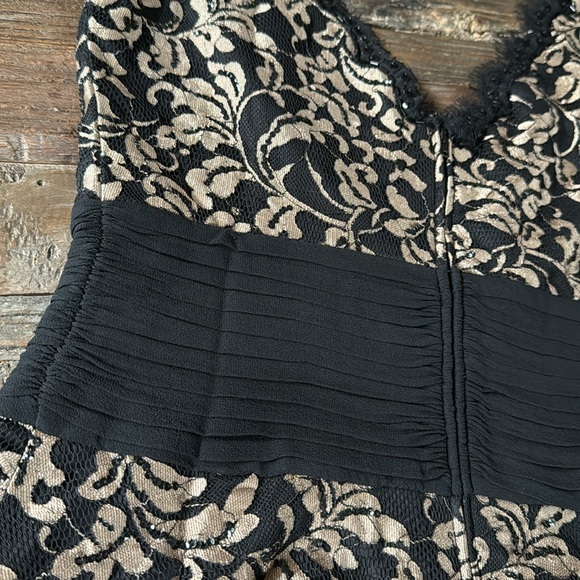 Tadashi lace and sequin/beaded embellished occasions top EUC size 8 - Picture 7 of 9